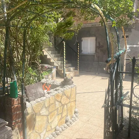 בית נופש Stefania's House *